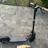 Monopattino Ninebot Kickscooter F25I