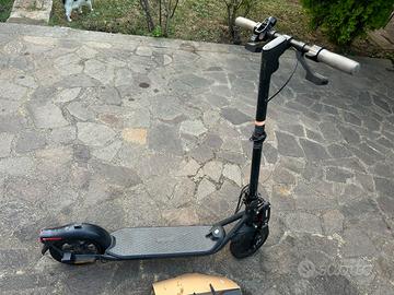 Monopattino Ninebot Kickscooter F25I