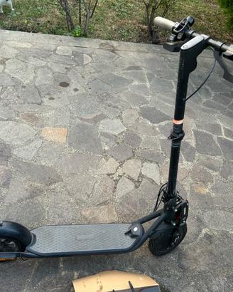 Monopattino Ninebot Kickscooter F25I