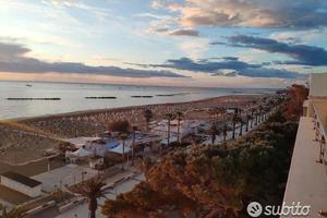Attico posto di fronte al mare al centro di Roseto