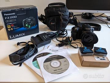 fotocamera Panasonic Lumix FZ200 + batterie +borsa
