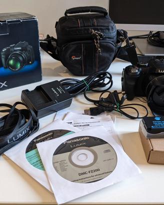 fotocamera Panasonic Lumix FZ200 + batterie +borsa