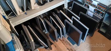 Disponibili 40 monitor da 14" 15" 17"19" LCD