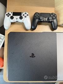PlayStation 4 Slim 500 GB + Due Joypad