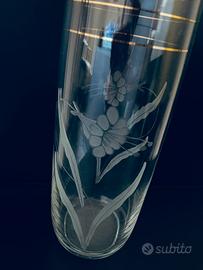 Vaso con decori color ori