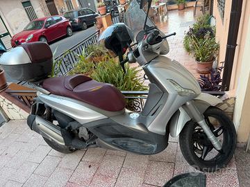 Piaggio Beverly 350 SportTouring (2012)