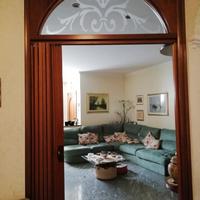 Porta pieghevole e arco