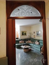 Porta pieghevole e arco