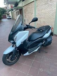 Yamaha X-Max 400