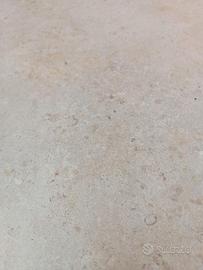 PAVIMENTO IN GRES_TIPO TRAVERTINO