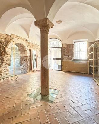 NEGOZIO A CIVITA CASTELLANA