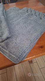 poncho fatto a mano e collare