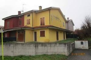 Immobile in asta di 199 m² con 5 locali e box auto