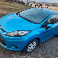 Ford Fiesta 1.4 TDCi 70cv titanium - neopatentati