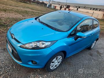 Ford Fiesta 1.4 TDCi 70cv titanium - neopatentati