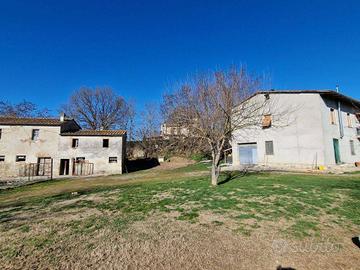 Rustico / Casale di 500 m² con box auto a Lucignan