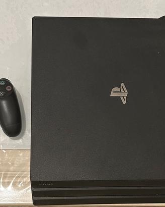 Playstation 4 Pro Funzionante con 2 Controller