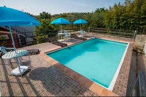 Villa con piscina, barbecue, terrazza e giardino 