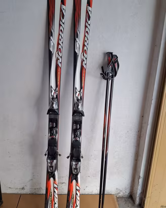 sci discesa Nordica