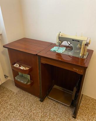 Macchina da cucire Necchi Mod. 75 con mobile