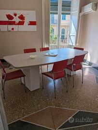 tavolo moderno per riunioni o da salone