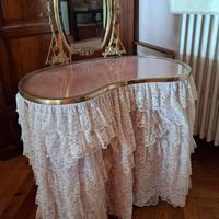 Toeletta da trucco con specchio