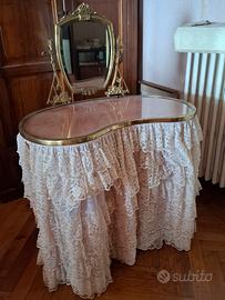 Toeletta da trucco con specchio