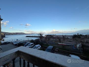 4 LOCALI A NAPOLI