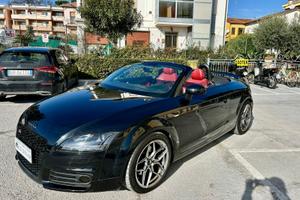 Audi TT 2.0 cabrio allestimento rs