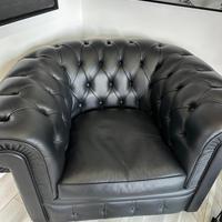 Poltrona Chesterfield nera, in pelle