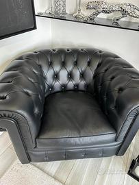 Poltrona Chesterfield nera, in pelle
