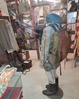 manichino tedesco ww2 con divisa da fatica