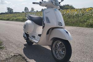 VESPA GTS SUPER 310