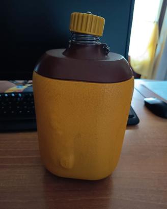 Borraccia da due litri con tappo a vite