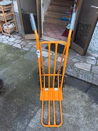 Castello portaoggetti per scale