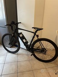 BICICLETTA ELETTRICA NERO IN CARBONIO
