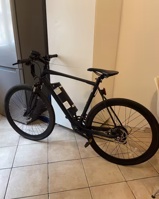 BICICLETTA ELETTRICA NERO IN CARBONIO