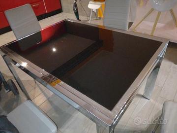 Tavolo in vetro temprato