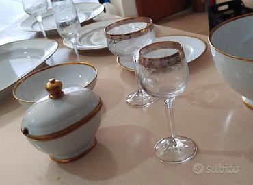Servizio di piatti e bicchieri 