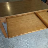 tavolo con mattarello piano per stendere pasta