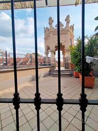 Centralissimo attico con terrazzo e posto auto