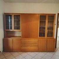 Mobile, mobiletto TV, tavolo e sedie in legno