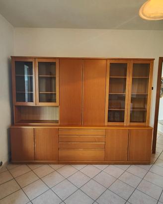Mobile, mobiletto TV, tavolo e sedie in legno