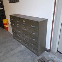 Cassettiera vintage in ferro