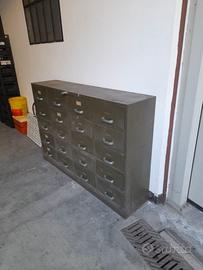 Cassettiera vintage in ferro