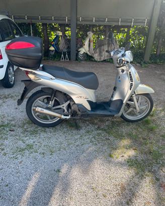 Scooter Honda sh. 150cc.