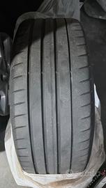 Treno Gomme 215 45 17 Goodyear
