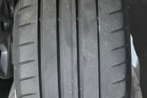 Treno Gomme 215 45 17 Goodyear