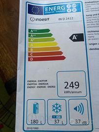 Frigorifero ad incasso Indesit