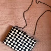 Borsa Roccobarocco bianca e nera con catena